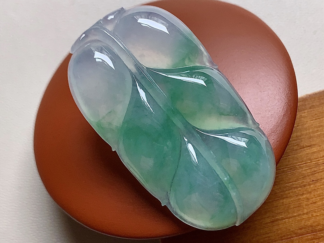 ️ 冰种飘色叶子 色泽青翠漂亮，种水，无裂尺寸43.8*24.8*6