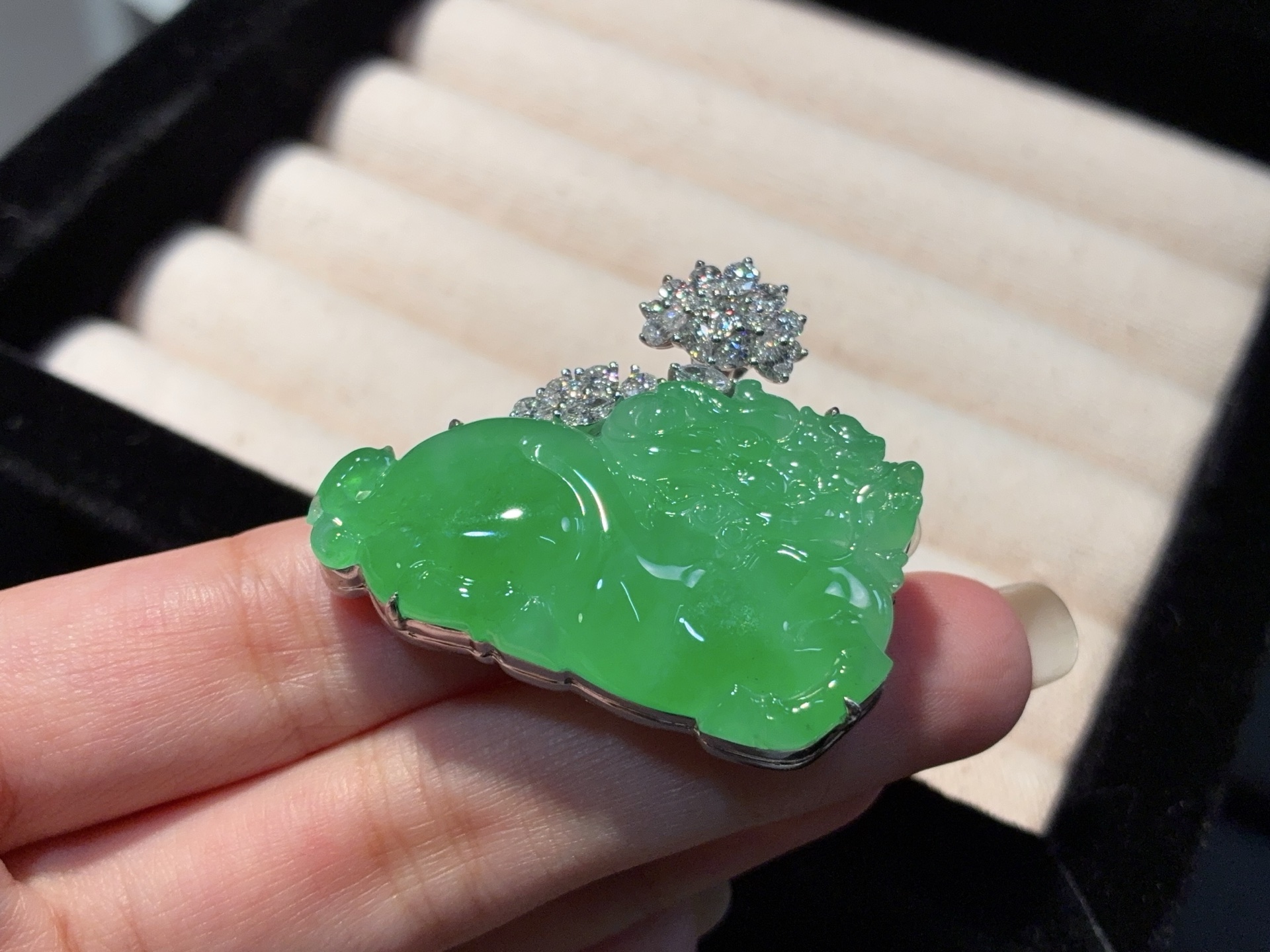 ️ 18K金镶嵌满绿麒麟 尺寸：35.1×39×11 裸石24.2×39×3.6 温润典藏，意蕴东