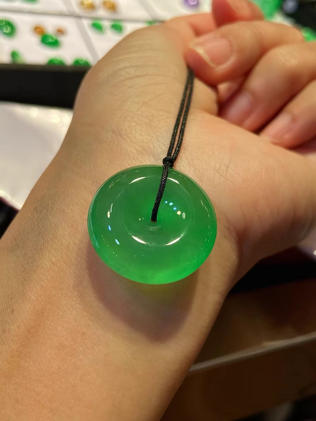 ️ 厚桩阳绿平安扣