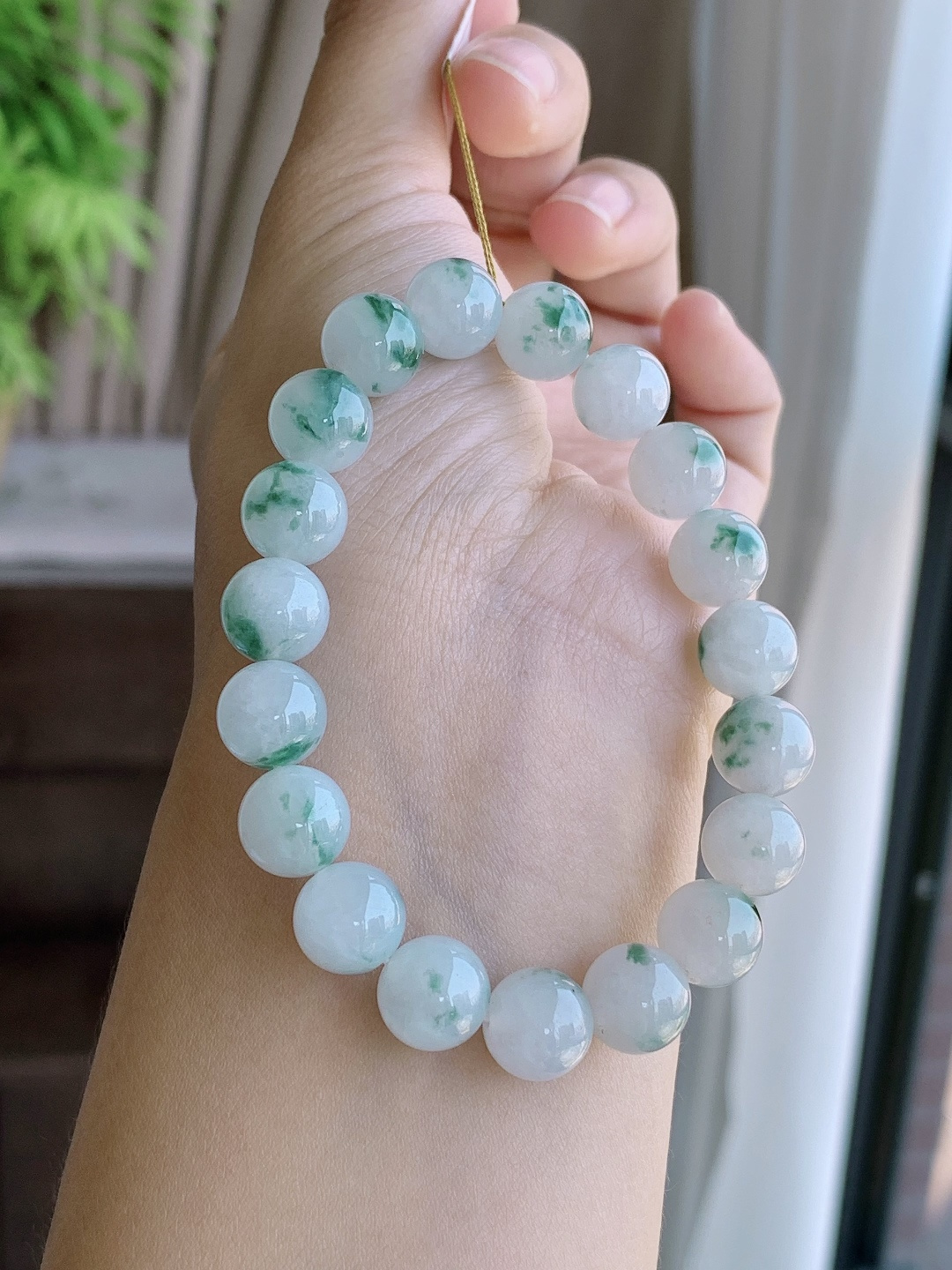 【珠子】糯冰飘花手串圆珠珠子手串 【说明】缅甸 性比高 【尺寸】9.8mm 【重量】33克