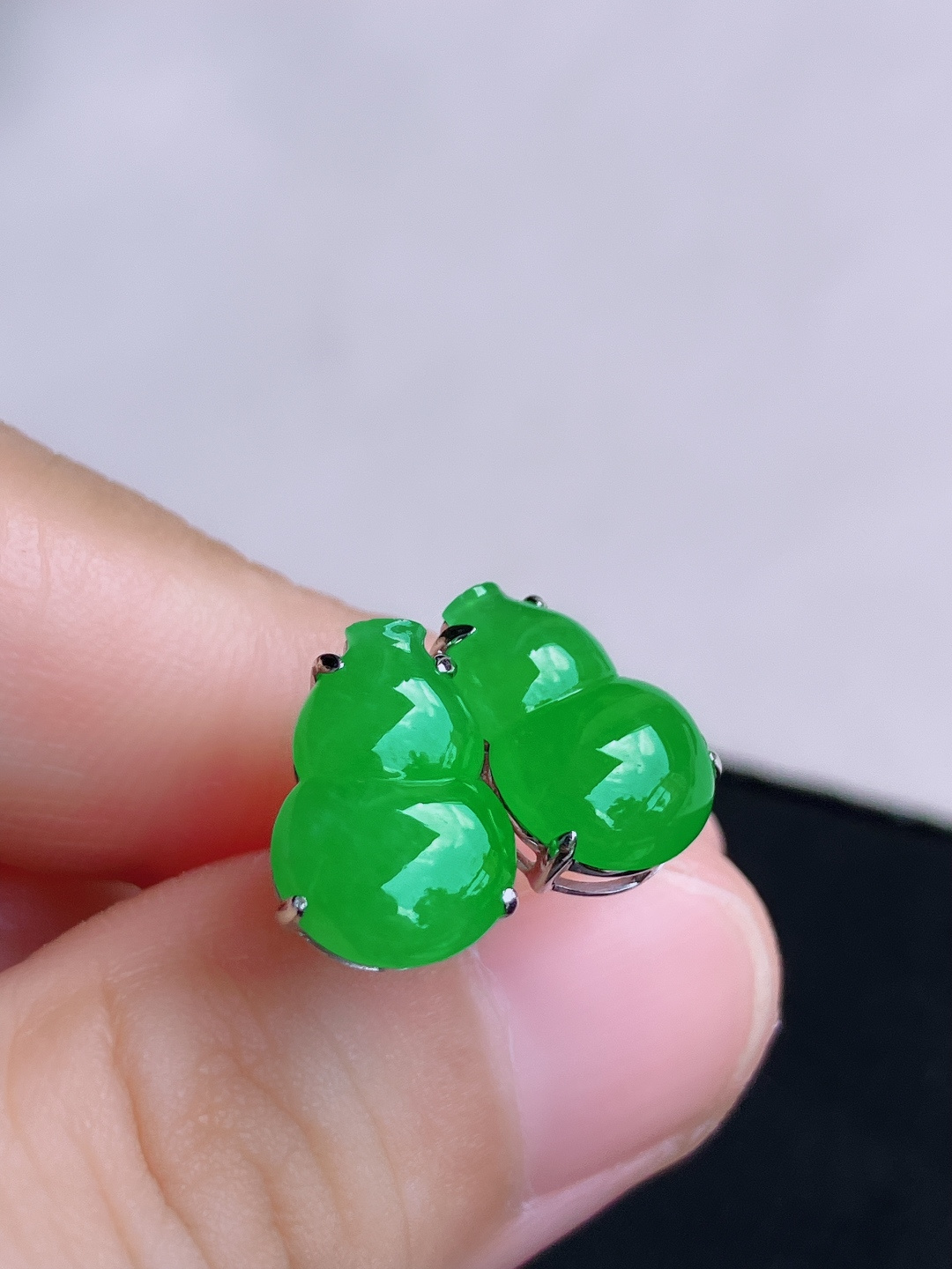 阳绿葫芦耳钉，简约时尚，尺寸13/9/5.6/自然光实拍