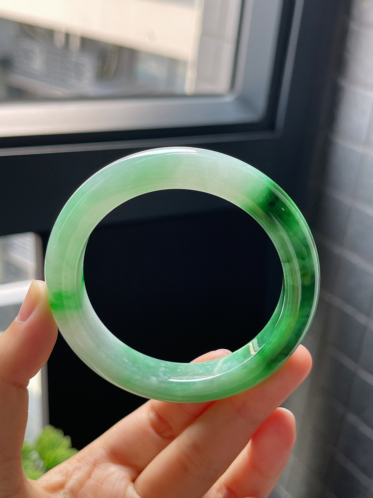 圈口53，冰糯种飘绿阳绿飘花翡翠正圈手镯9.10