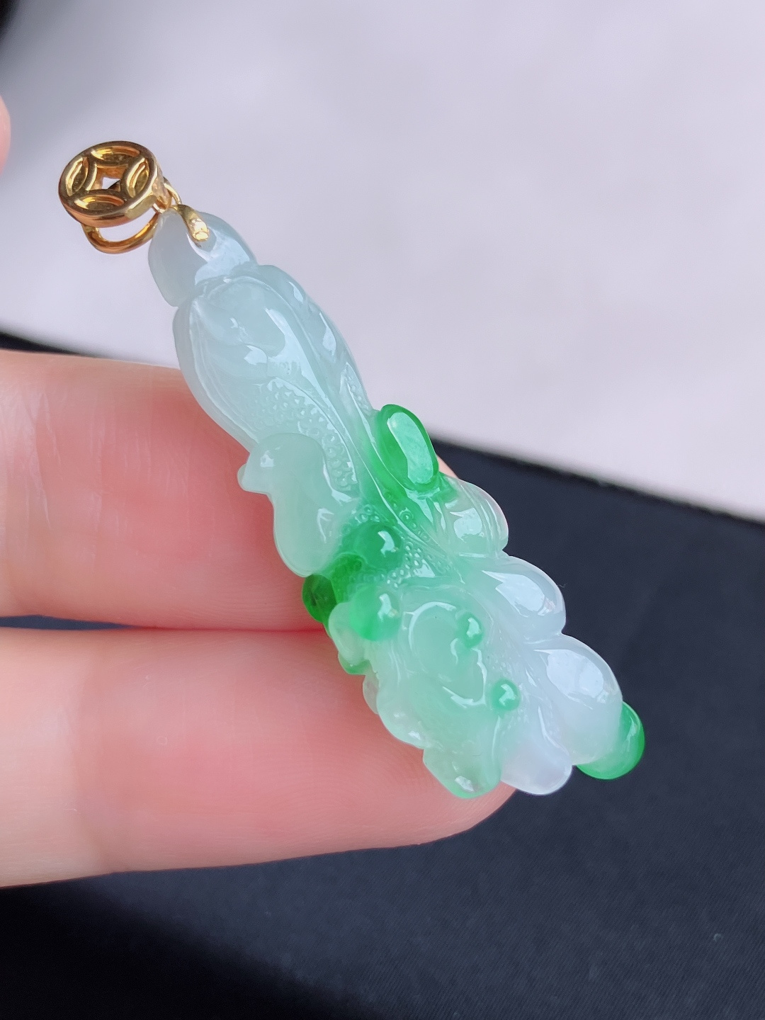 翠绿百财，晶莹剔透，自然光实拍