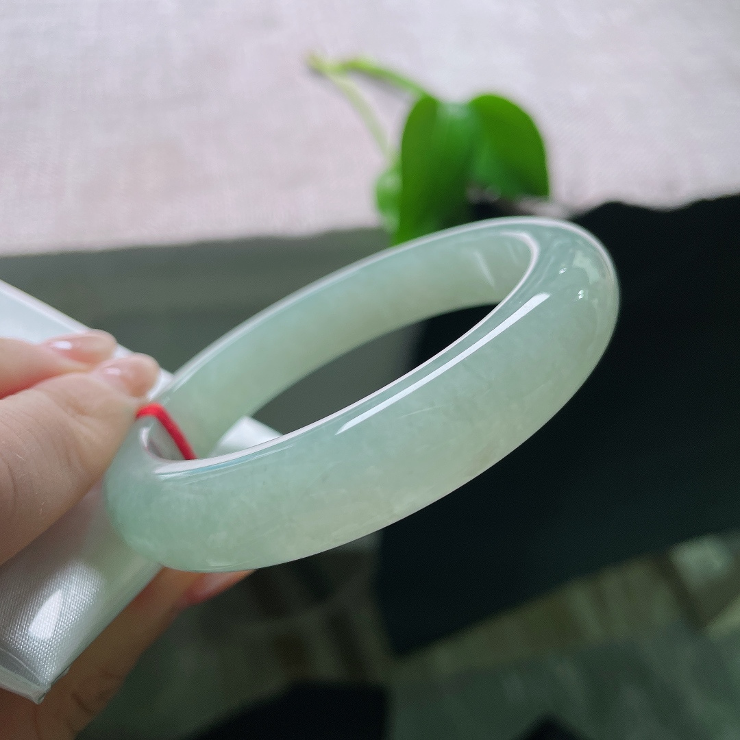 57.7/12.9/9，绿底正圈，一点皮纹，色调均匀舒缓，没有浓烈突兀的色彩，属于越看越有味道的款式，ss58515a