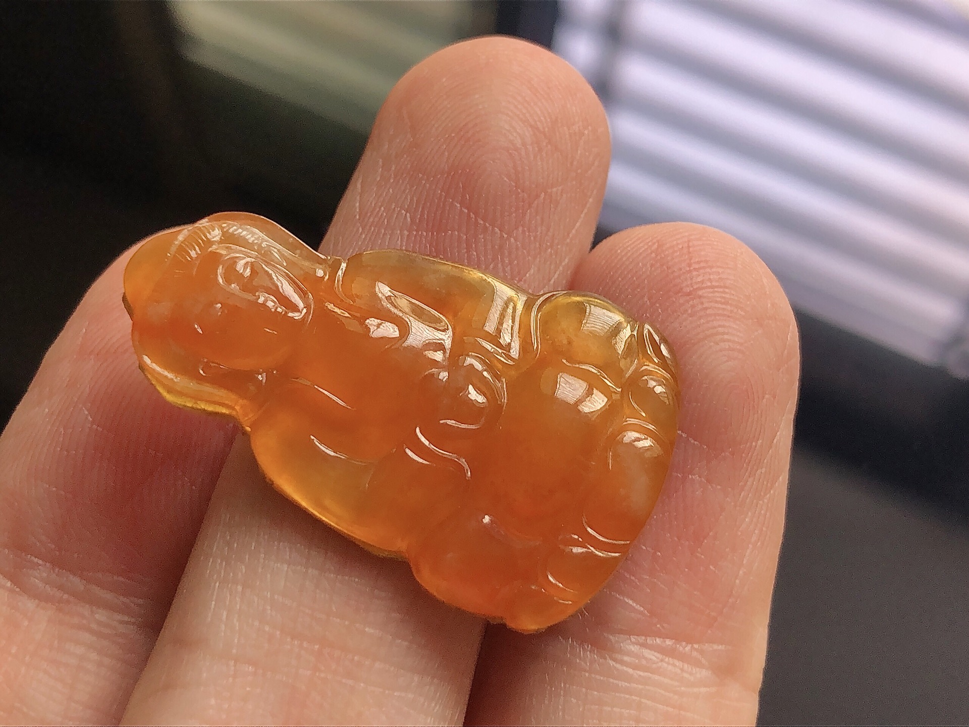 ️ 冰种红翡观音， 色泽极美，通透水润，玉质细腻，雕工精湛，面相慈祥，意境祥和安宁，品相，无裂，尺
