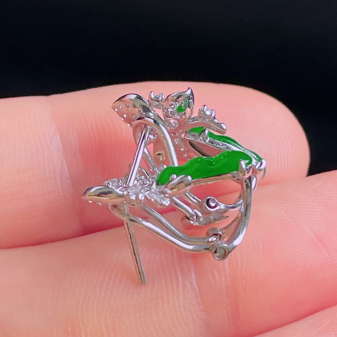 辣绿耳包，18k镶嵌，老种起光，细底通透，尺寸：17/10.4/3mm0909