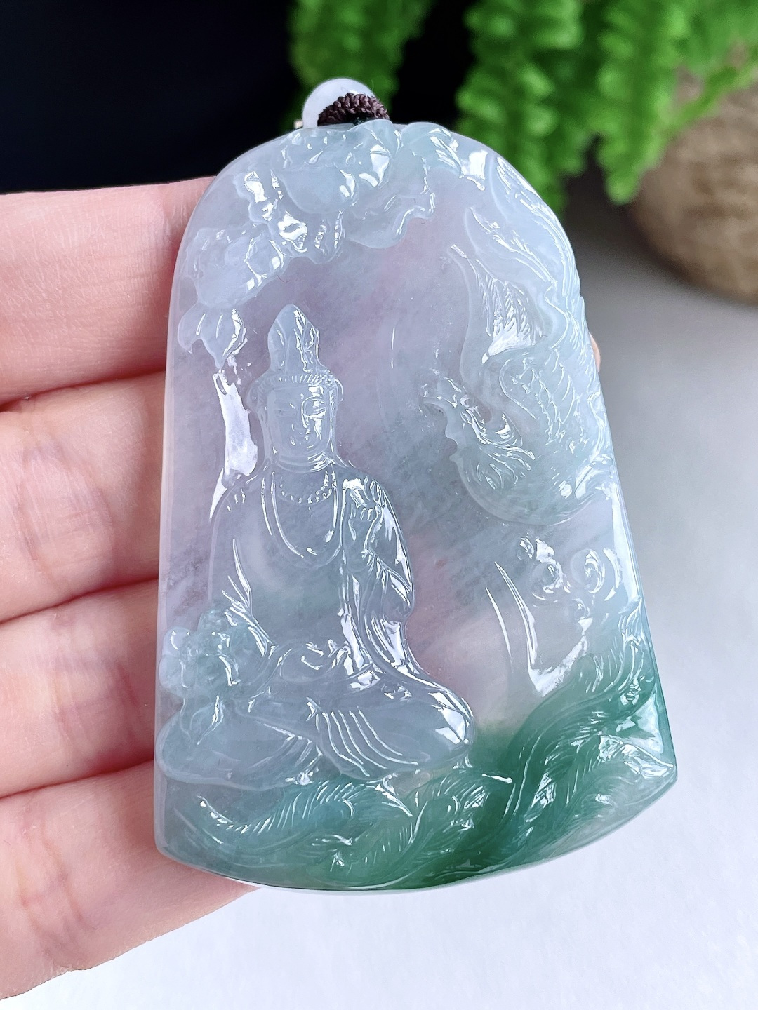 【裸石】冰种飘花御凤观音牌吊坠【说明】缅甸 无裂 性比高 厚装【尺寸】66.8-44.2-6【重量】39.7克
