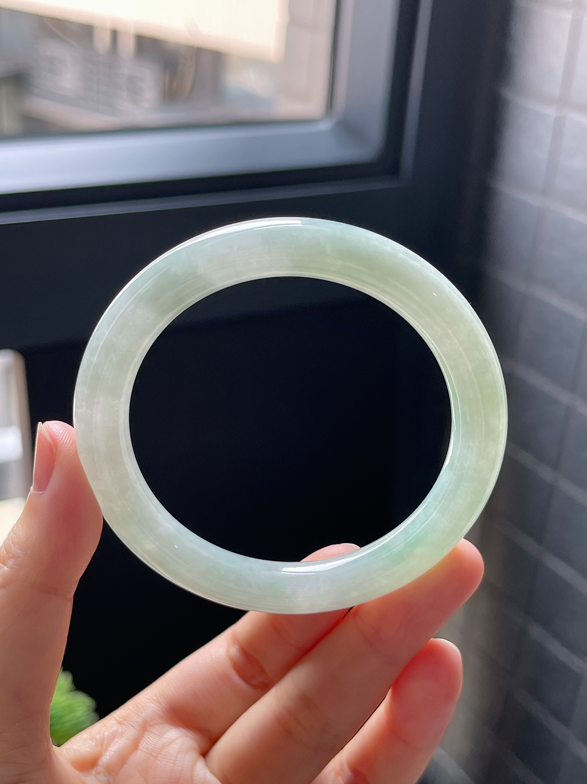圈口53.5，冰糯种浅绿色飘花翡翠圆条手镯9.10