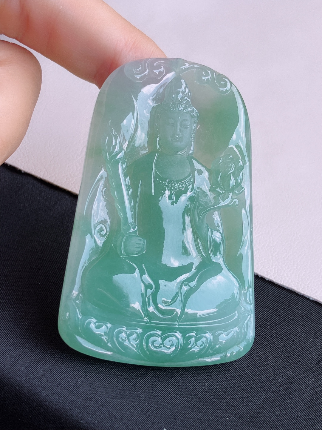 底色虚空藏菩萨，晶莹剔透，自然光实拍