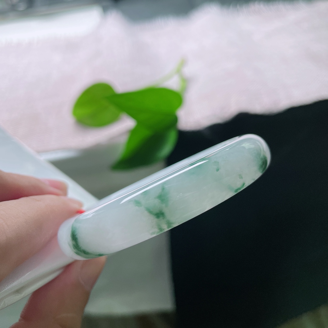 53.8/11.5/6.7，飘花正圈，一点晶体，一抹浓艳飘花肆意晕染，似墨染青山，流淌写意山水意境。ss58511a