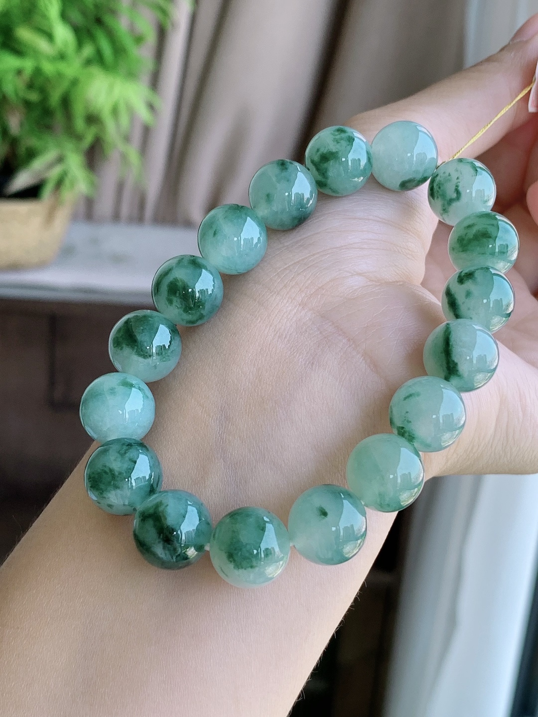 【珠子】冰飘花手串圆珠珠子手串【说明】缅料 性比高【尺寸】12.4mm【重量】58克