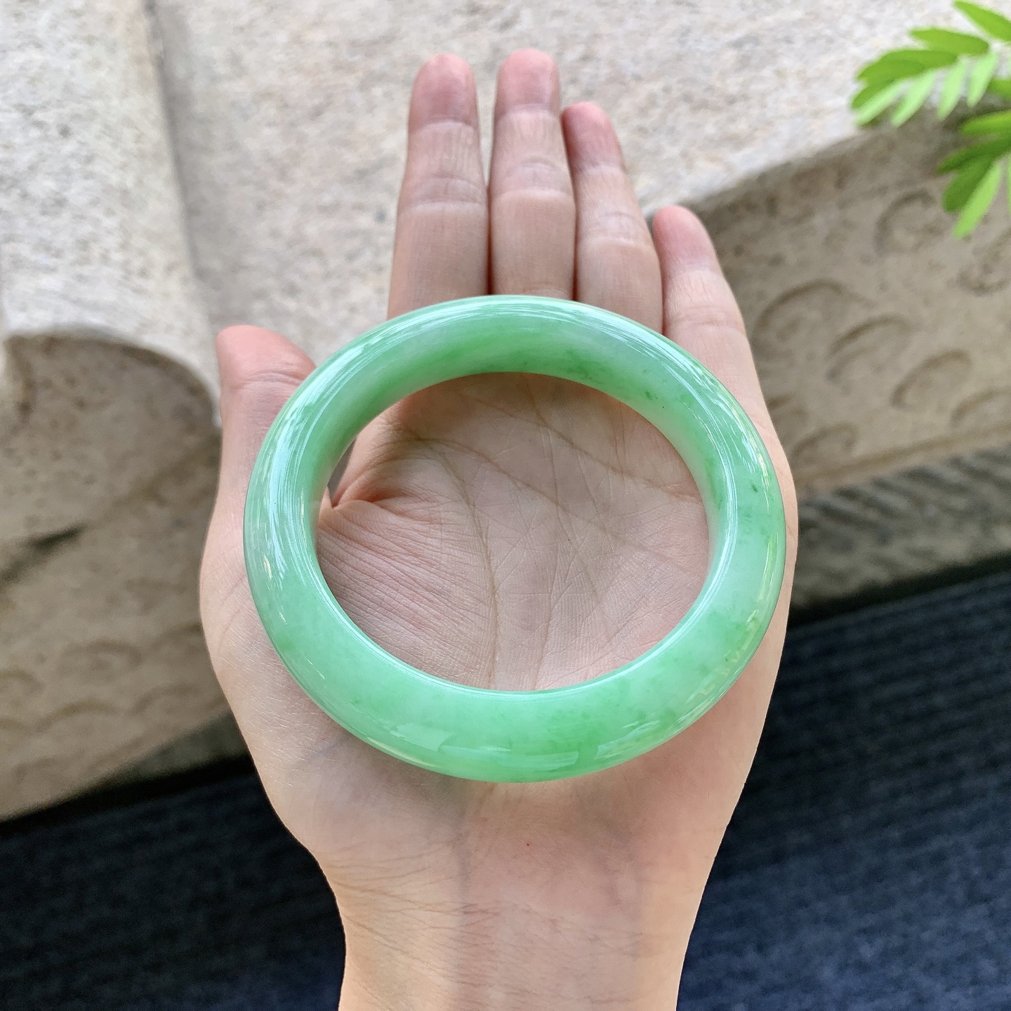 正圈55 56，阳绿，水润，种老，细腻，无裂
