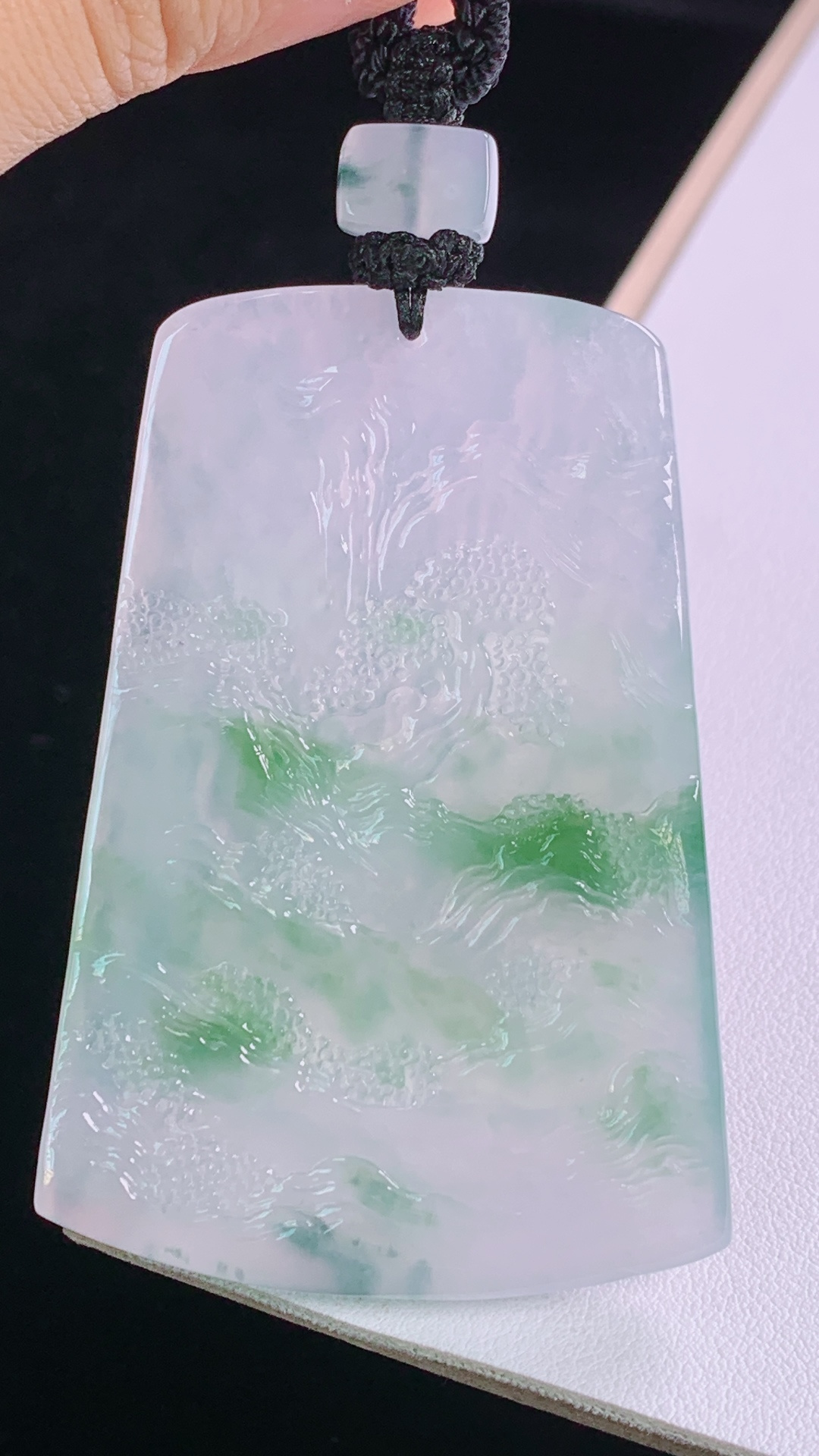 冰飘绿山水牌,翠色灵动，清爽细腻，无裂,尺寸:66.1-45.7-5.1mm 7