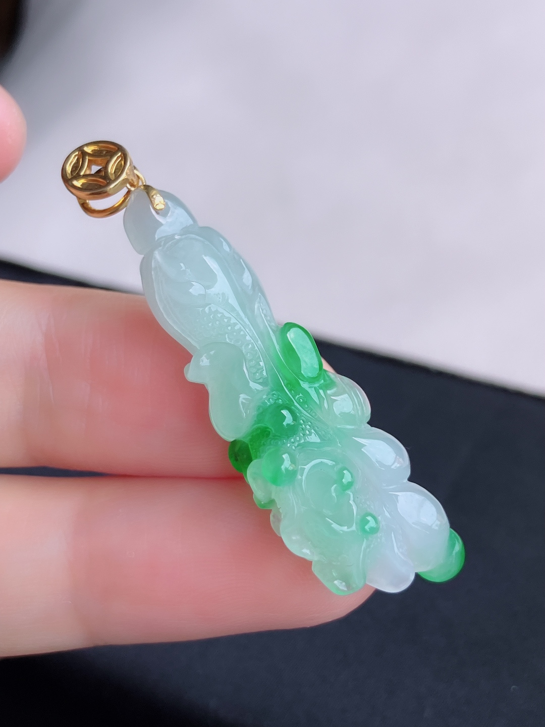翠绿百财，晶莹剔透，自然光实拍