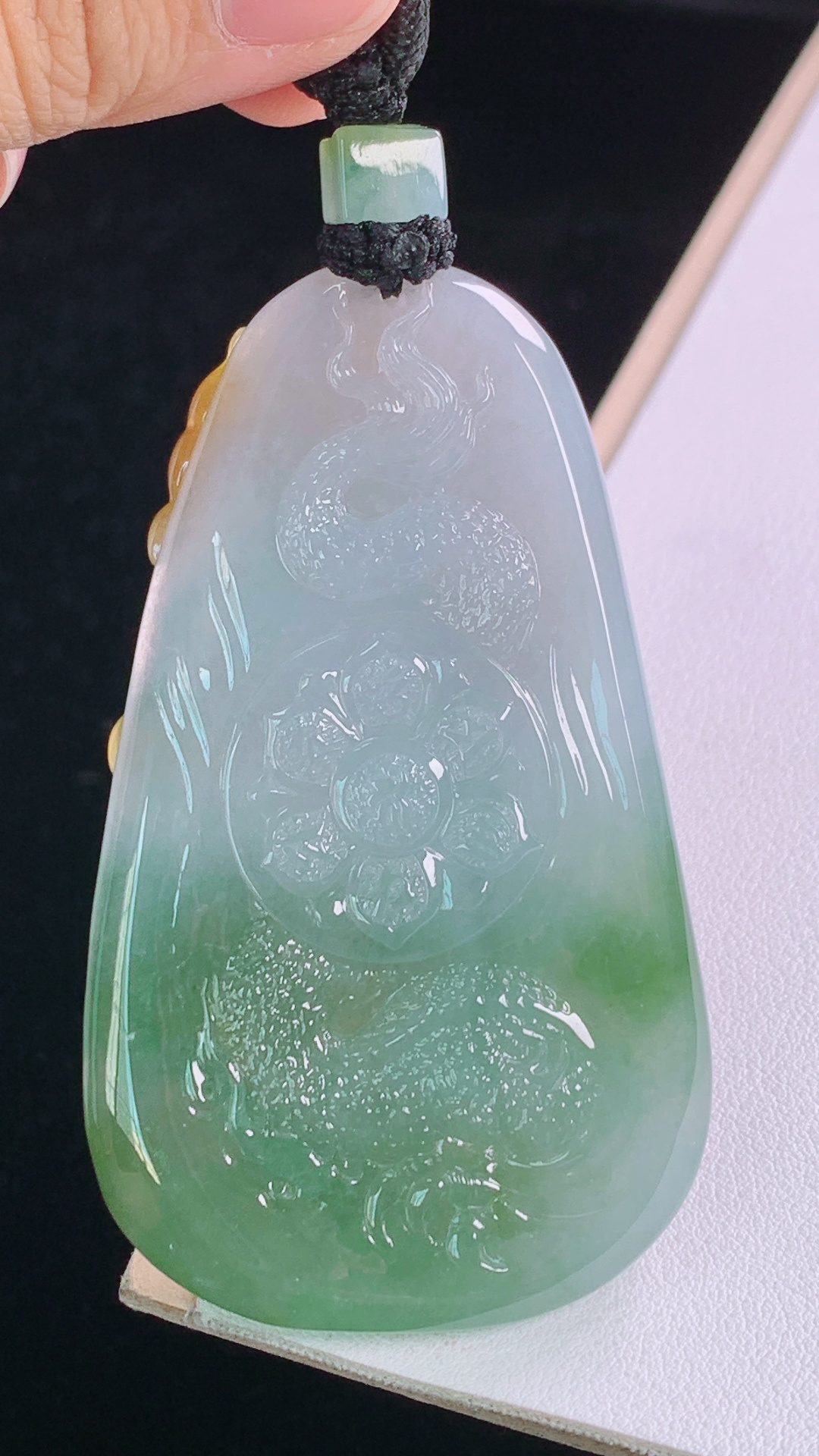 高品质三彩观音种水，色彩丰富，雕工精湛，无裂尺寸:71.3-42.0-11.8mm 7