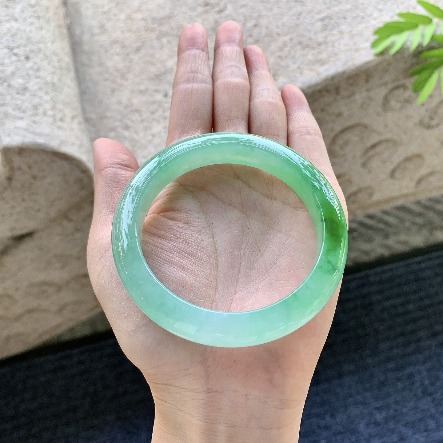 正圈56 57，冰糯飘绿，水润，种老，细腻，无裂