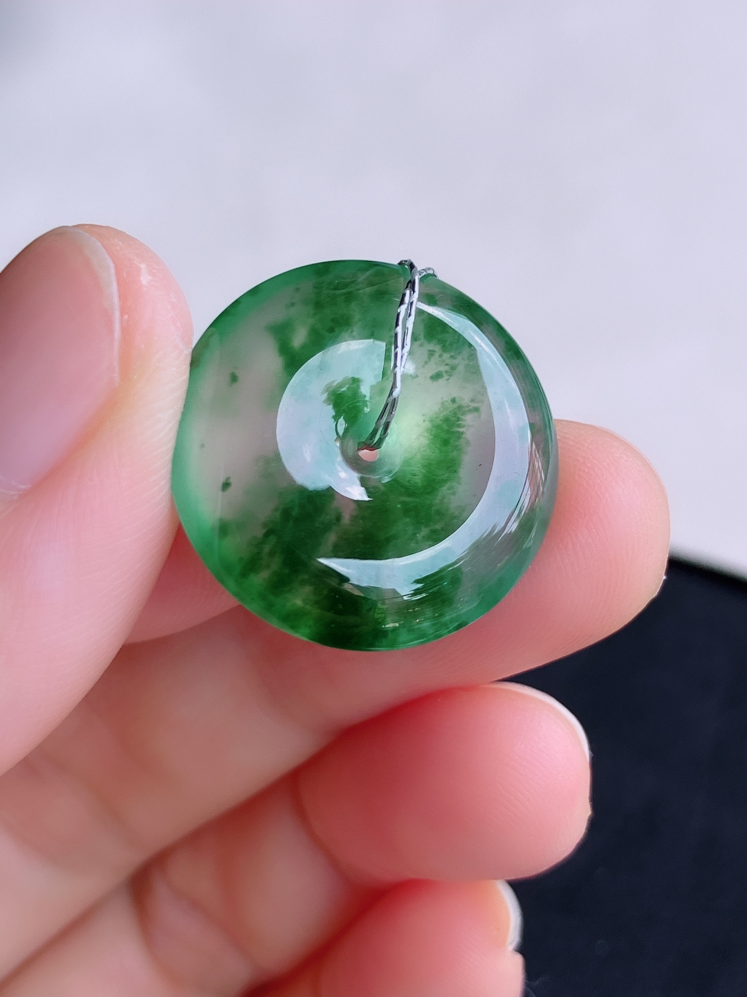 冰飘绿花平安扣，晶莹剔透，花色清爽灵动，尺寸21.6/5/自然光实拍