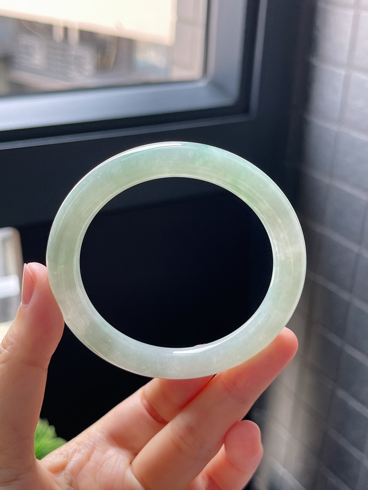 圈口53.5，冰糯种浅绿色飘花翡翠圆条手镯9.10