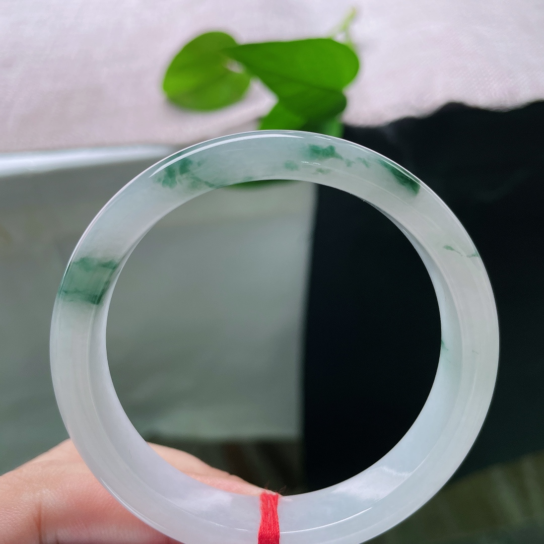 53.8/11.5/6.7，飘花正圈，一点晶体，一抹浓艳飘花肆意晕染，似墨染青山，流淌写意山水意境。