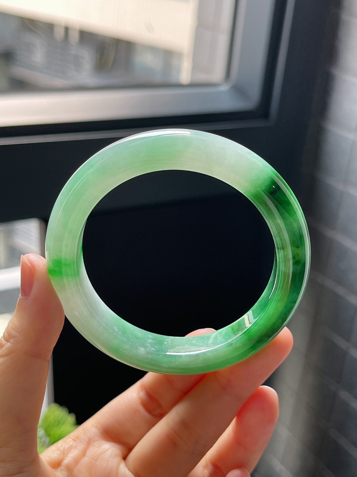 圈口53，冰糯种飘绿阳绿飘花翡翠正圈手镯9.10