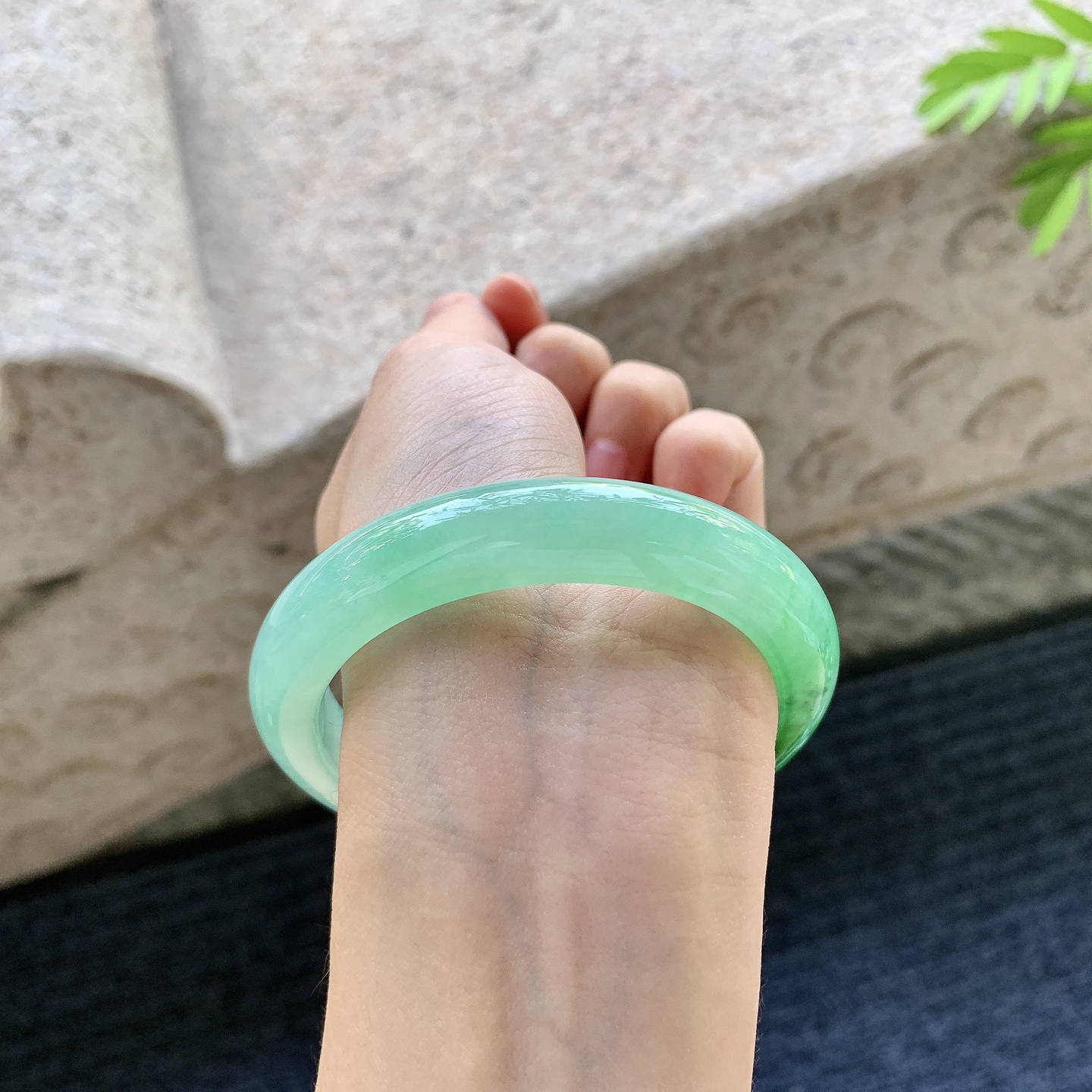 正圈56 57，冰糯飘绿，水润，种老，细腻，无裂