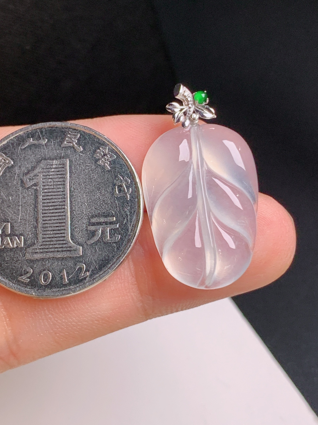 冰种树叶吊坠，冰透起光，线条流畅，事业兴旺 53