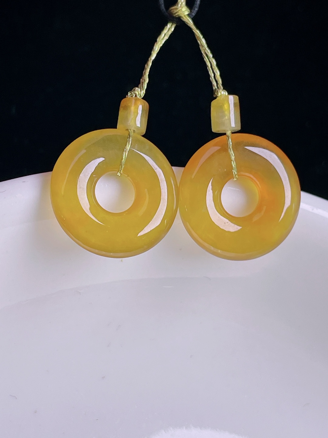 冰黄耳坠，老种起光，细底通透，尺寸：13/2.8mm0909
