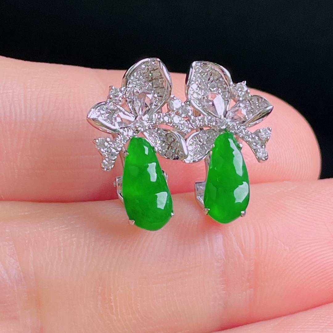 辣绿耳包，18k镶嵌，老种起光，细底通透，尺寸：17/10.4/3mm0909