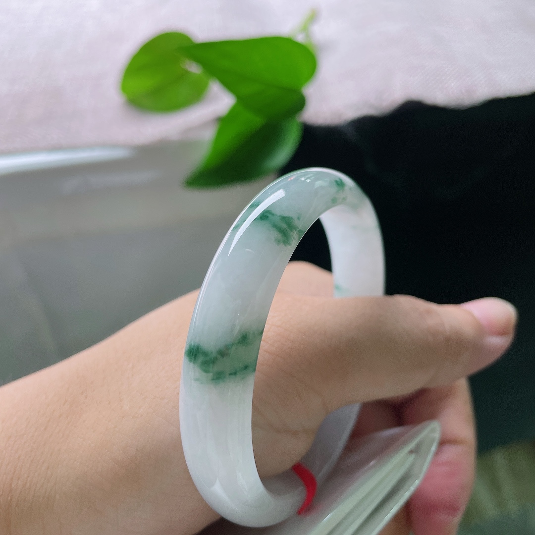 53.8/11.5/6.7，飘花正圈，一点晶体，一抹浓艳飘花肆意晕染，似墨染青山，流淌写意山水意境。ss58511a