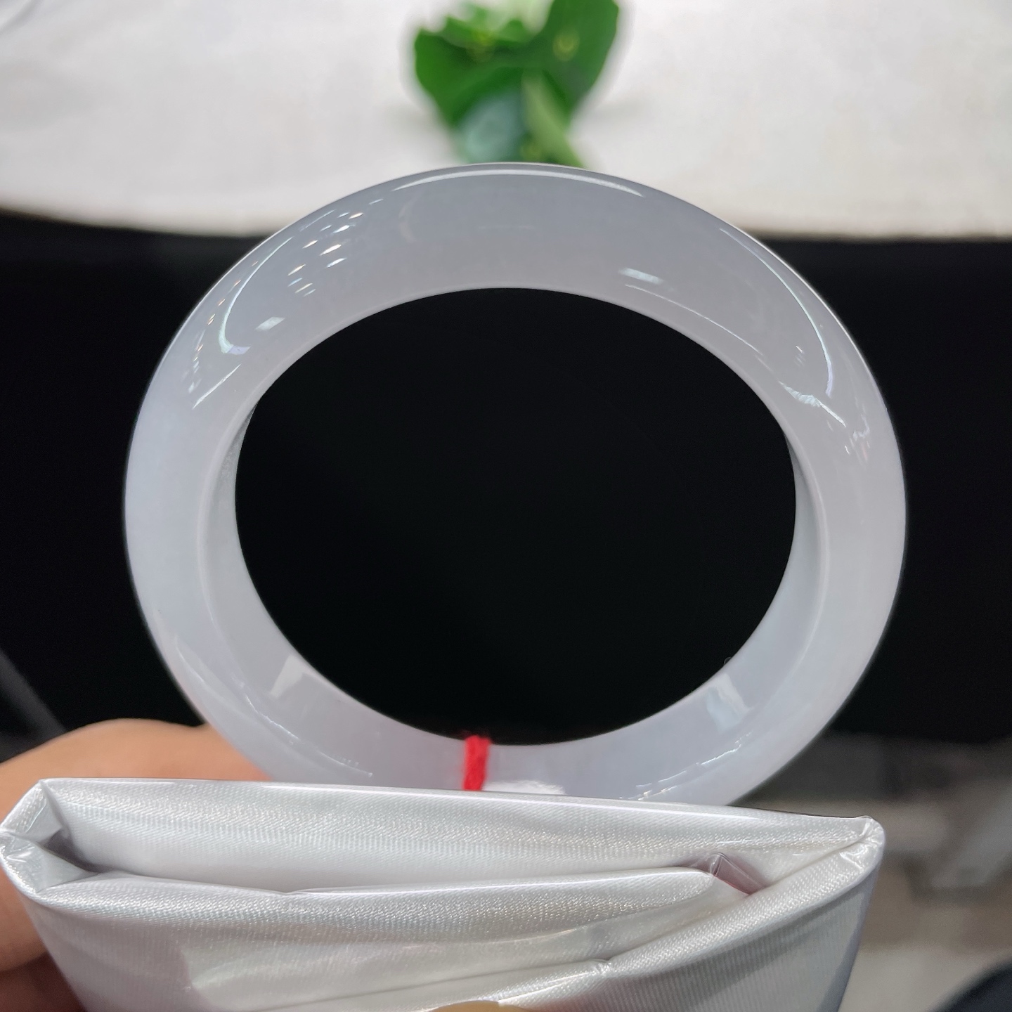天然翡翠手镯 圈口52.6/11.8/8.2，白冰正圈52/53可戴，素玉环凝月华，清莹不染尘瑕。无