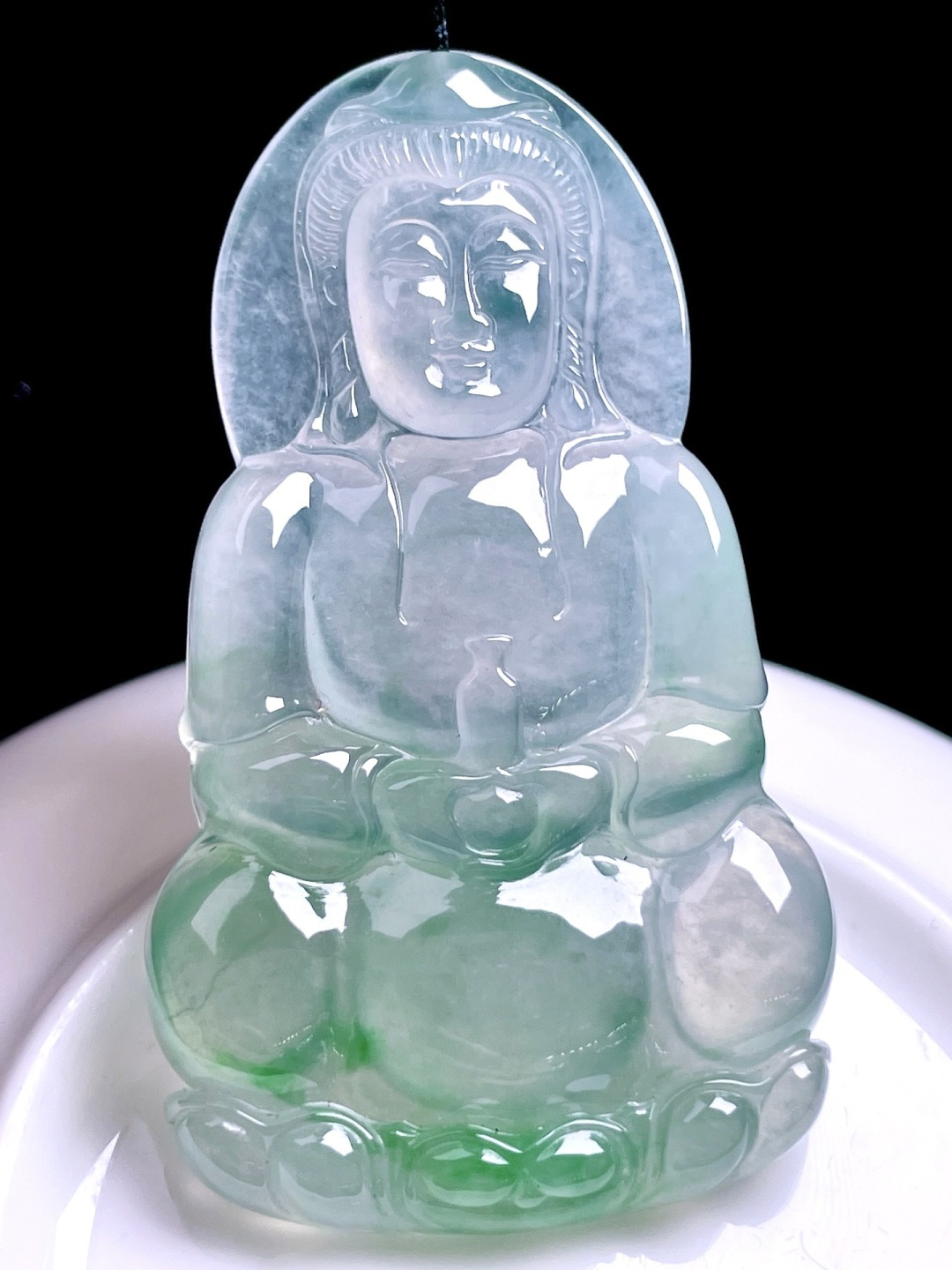冰种绿花观音，花色灵动，油润冰胶