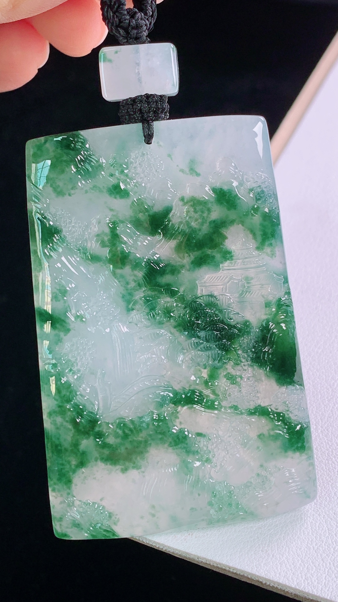 冰飘花山水牌，花色灵动，水润细腻，无裂，尺寸:65.5-43.5-5.7mm 7