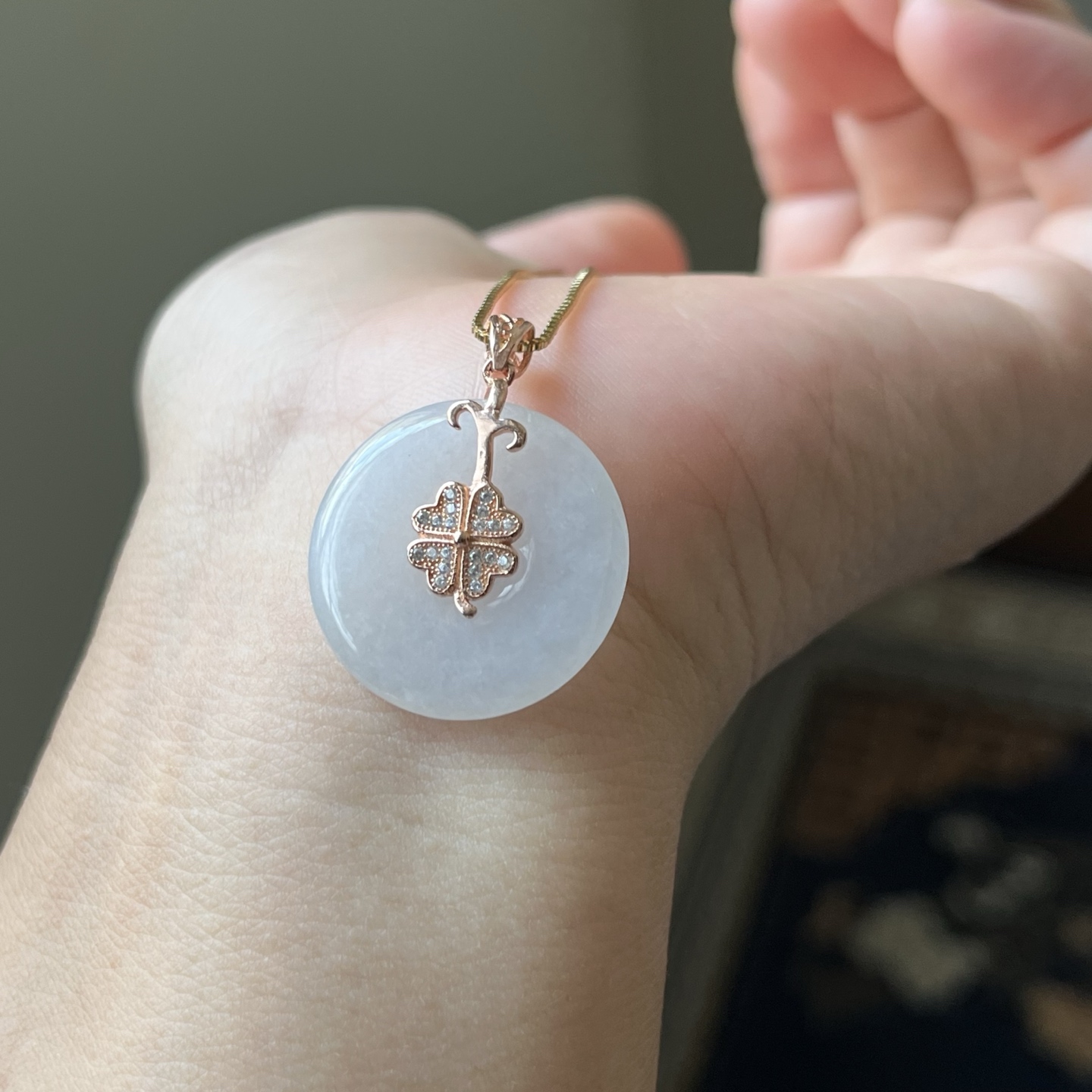 大平安扣吊坠，种水好，无裂，尺寸23.6×3.6，送扣送链