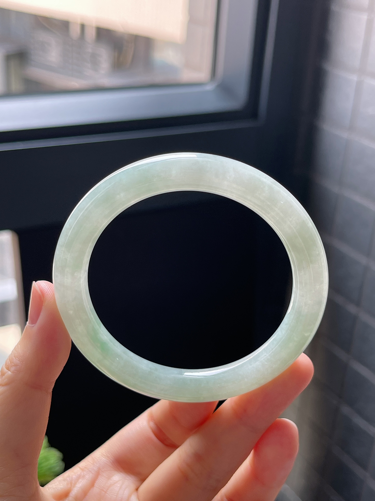 圈口53.5，冰糯种浅绿色飘花翡翠圆条手镯9.10