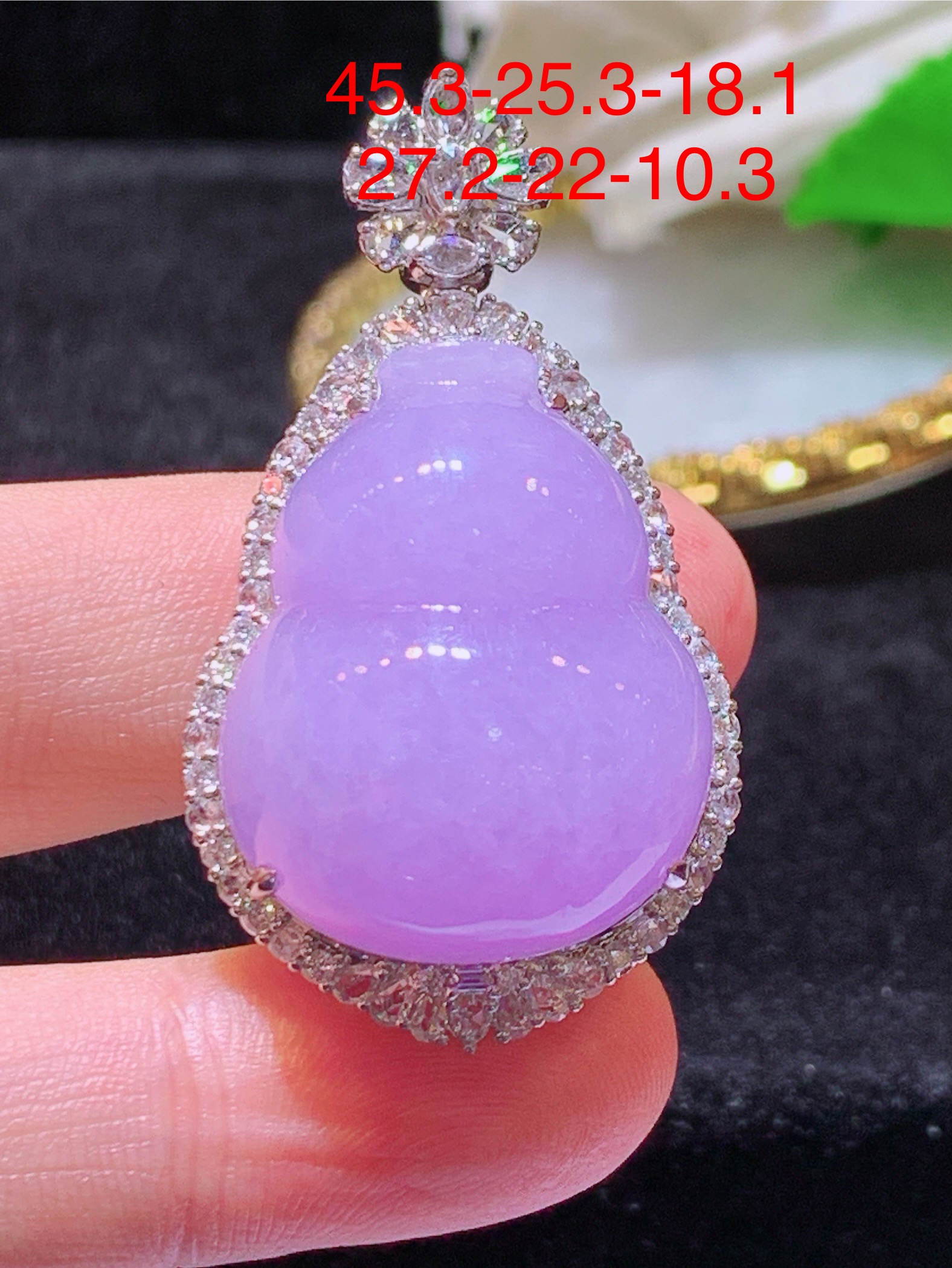 翡翠A货 葫芦吊坠 18k金镶嵌，冰润细腻，佩戴效果出众
