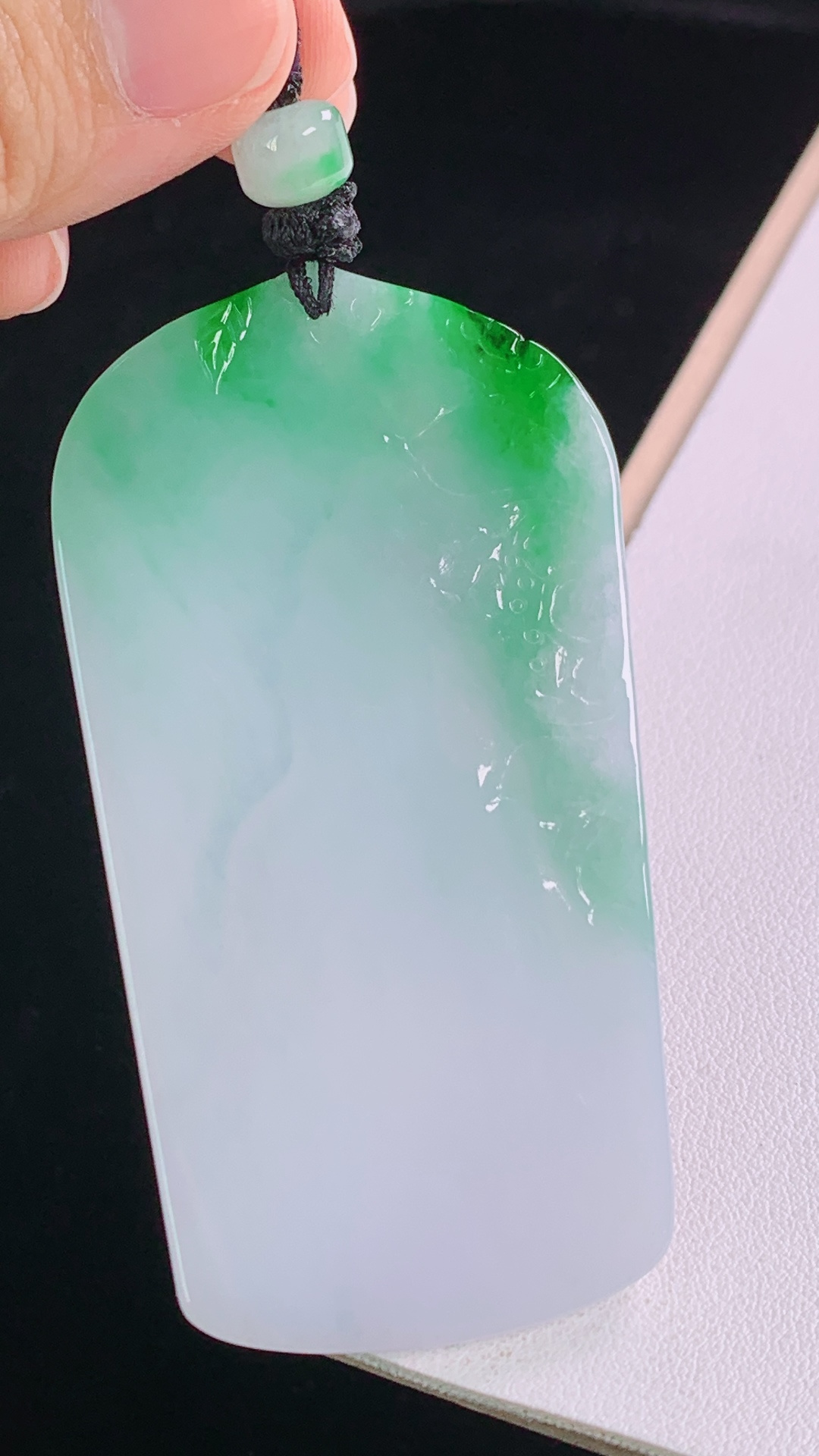 冰飘绿观音，翠色灵动，水润细腻，无裂
