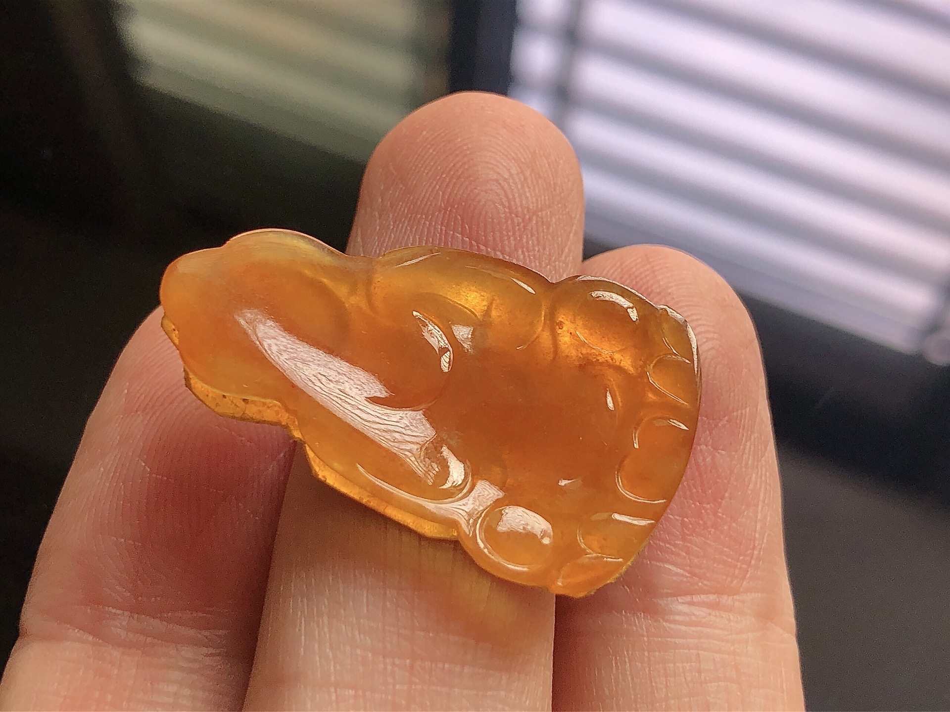 ️ 冰种红翡观音， 色泽极美，通透水润，玉质细腻，雕工精湛，面相慈祥，意境祥和安宁，品相，无裂，尺寸32.5*19.3*3.3