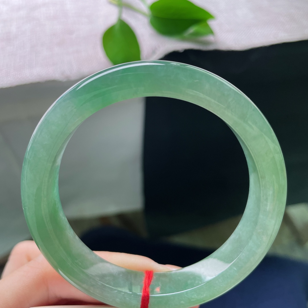 湖水绿正圈，冰润种老，婉间生辉，贵气，大方，皮纹，57886a