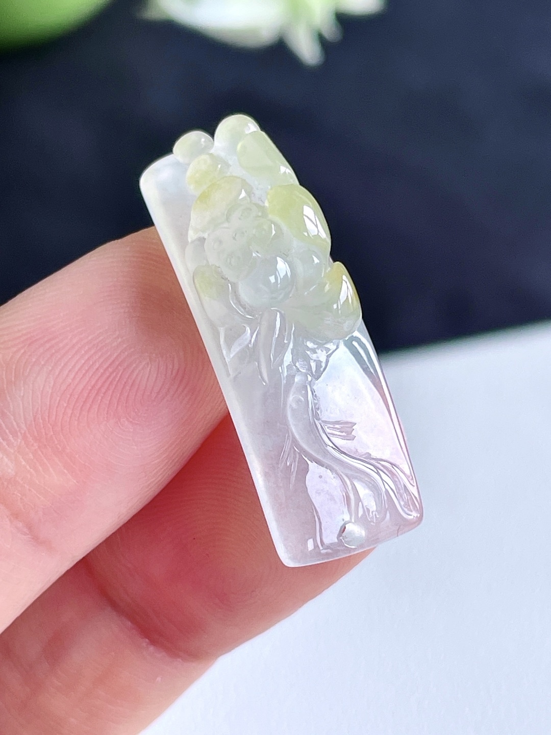 【裸石】冰飘黄翡金鱼年年有余荷花手牌【说明】缅甸 无裂 性比高 厚装【尺寸】29.5-10.5-9.5【重量】4.3克