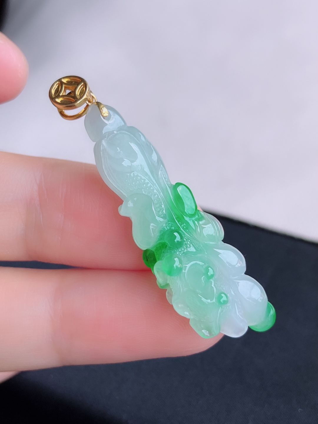 翠绿百财，晶莹剔透，自然光实拍
