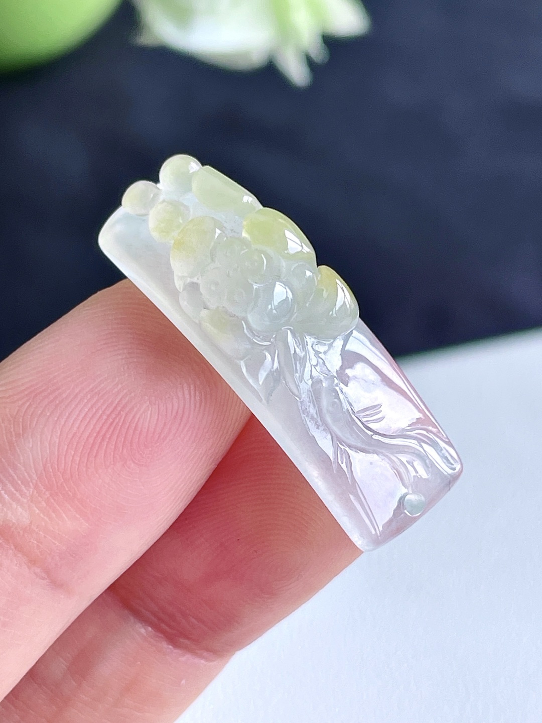 【裸石】冰飘黄翡金鱼年年有余荷花手牌【说明】缅甸 无裂 性比高 厚装【尺寸】29.5-10.5-9