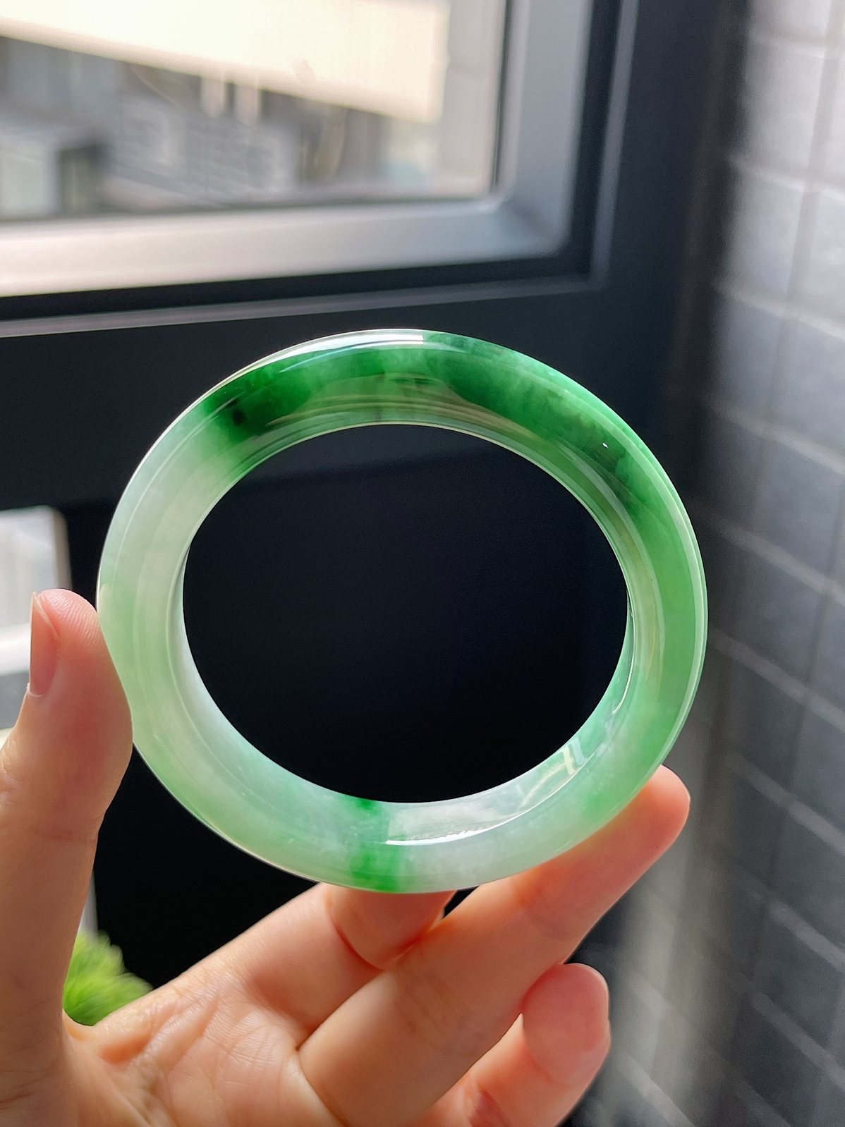 圈口53，冰糯种飘绿阳绿飘花翡翠正圈手镯9.10