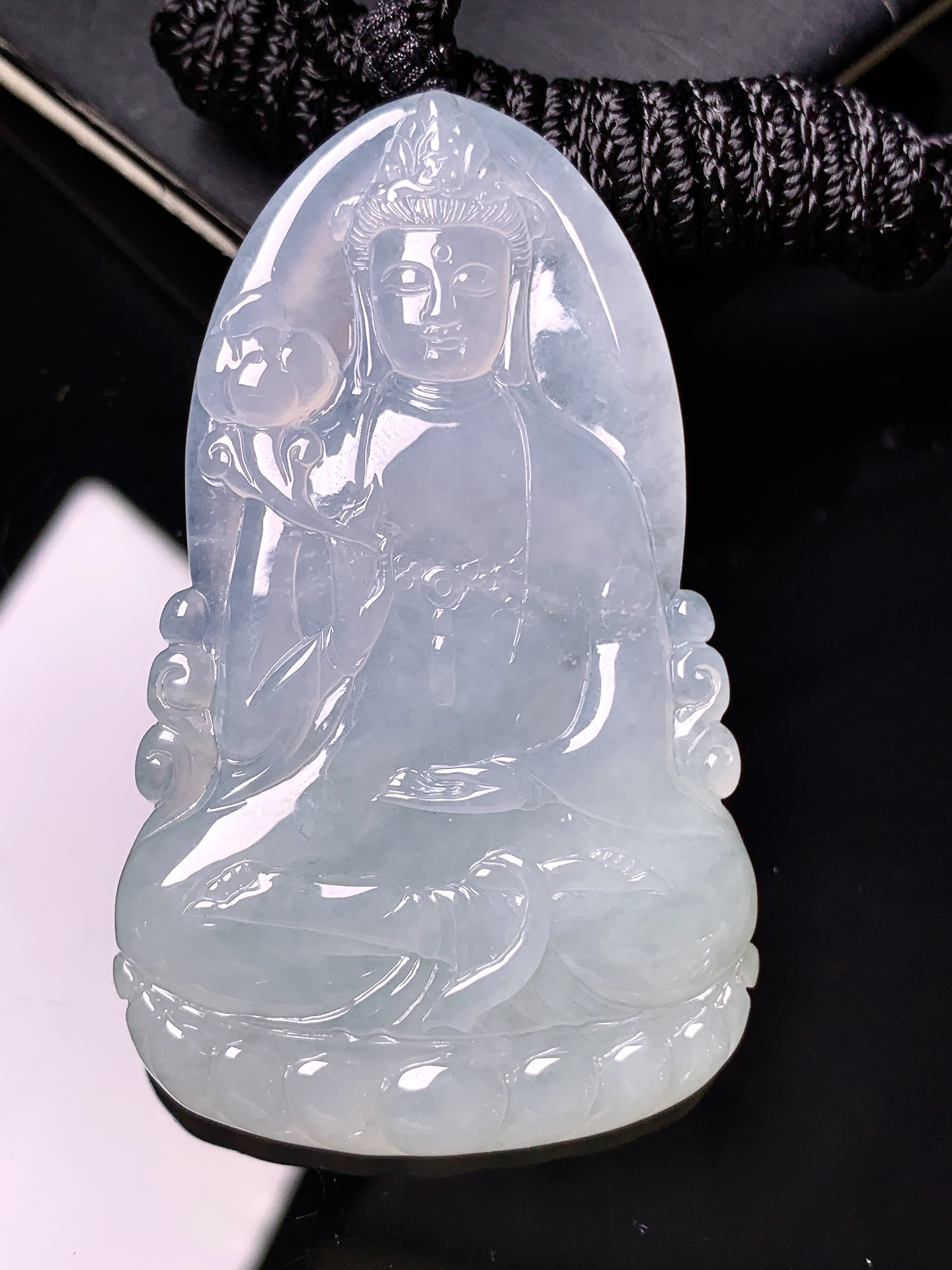 冰种观音菩萨吊坠 玉质细腻 色泽艳丽清新 水润亮眼 整体尺寸58.7*35.5*5.8 x3