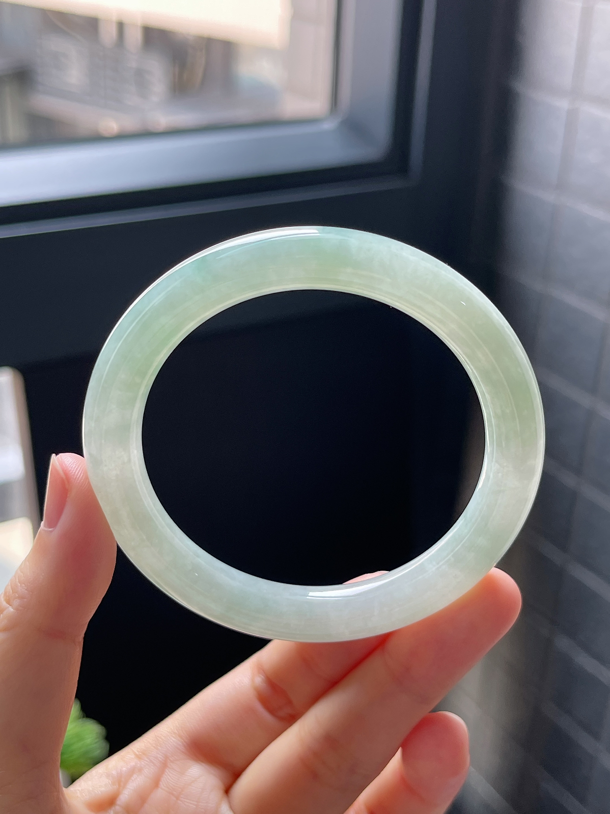 圈口53.5，冰糯种浅绿色飘花翡翠圆条手镯9.10