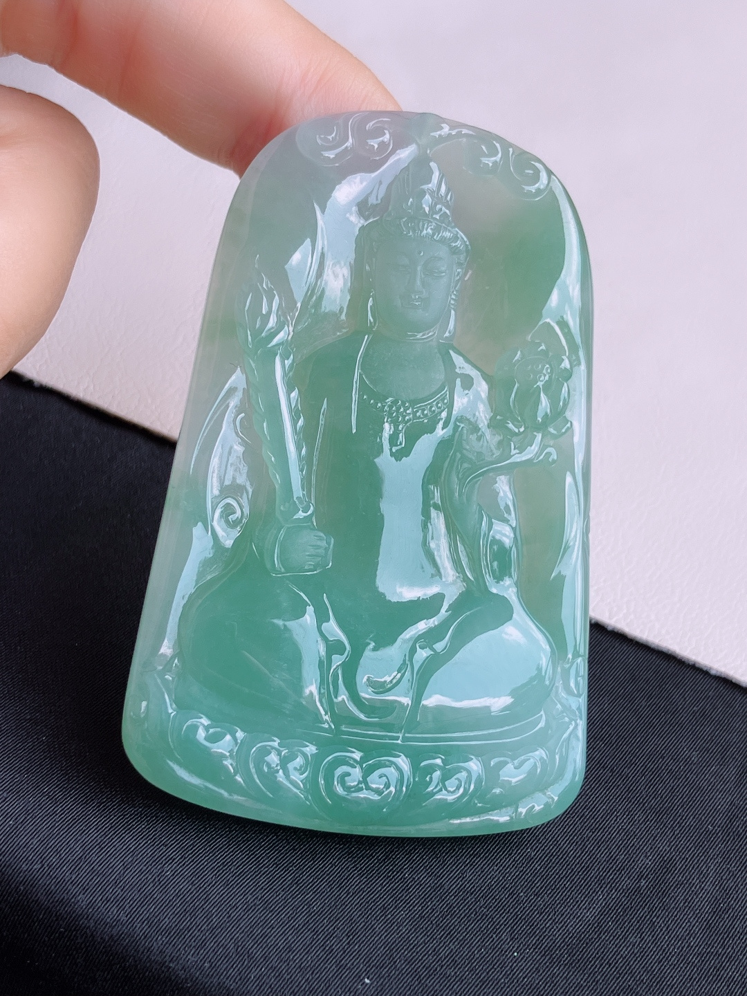 底色虚空藏菩萨，晶莹剔透，自然光实拍