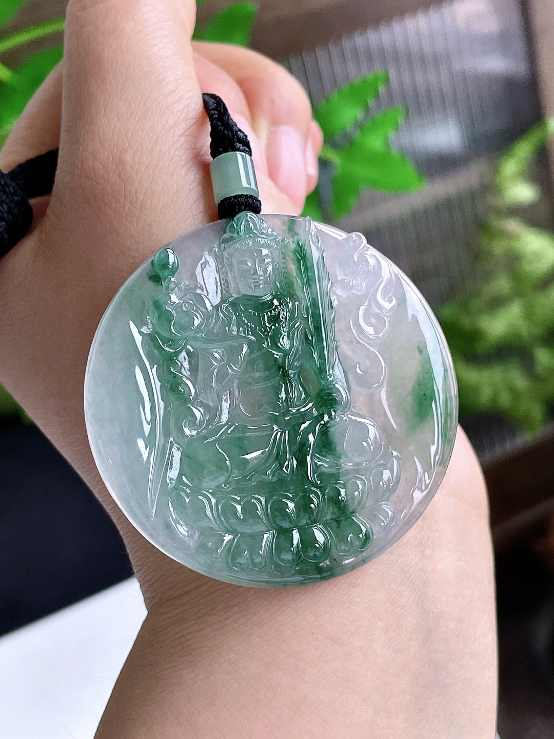 【裸石】冰飘花圆牌虚空藏菩萨牌吊坠【说明】缅甸 无裂 性比高 【尺寸】51.4-5.6 【重量】33克