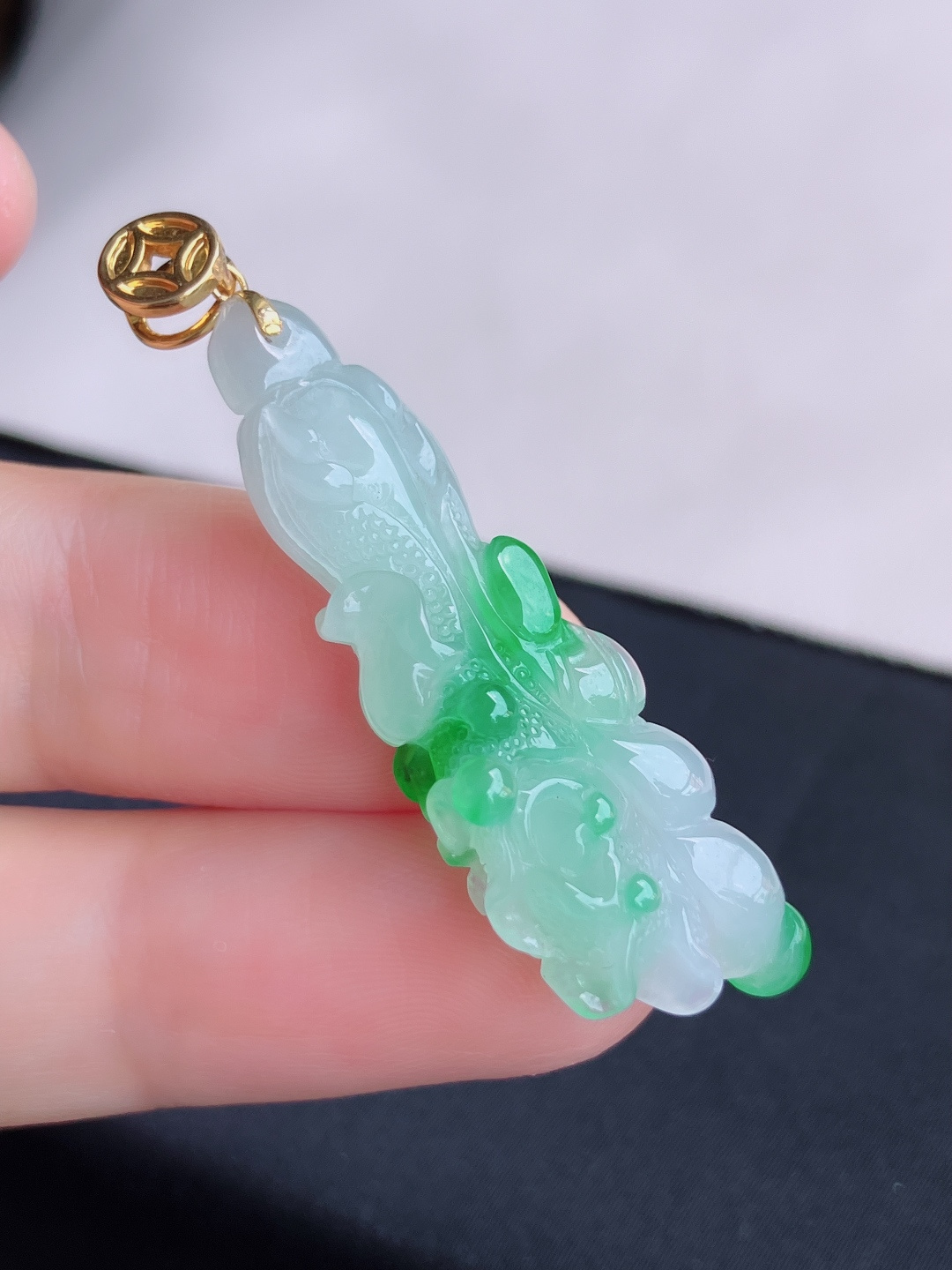 翠绿百财，晶莹剔透，自然光实拍