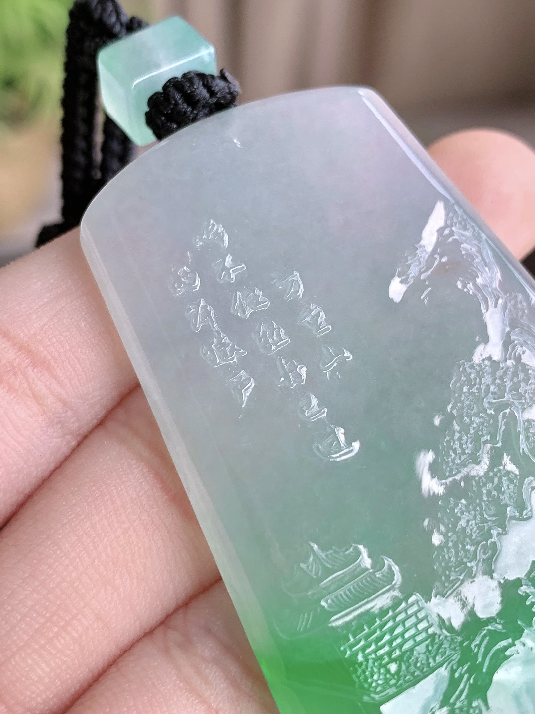 【裸石】冰飘阳绿大山水牌吊坠【说明】缅甸 性比高 厚装【尺寸】62-38.8-6.2【重量】41.6克