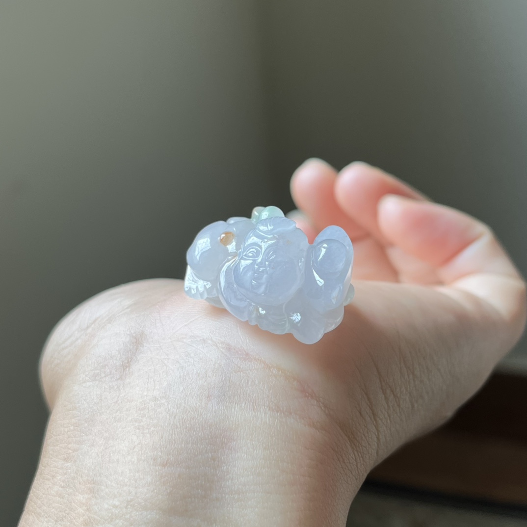 冰紫三彩抱财童子，招财进宝，种水好，无裂，尺寸32.1×20×17