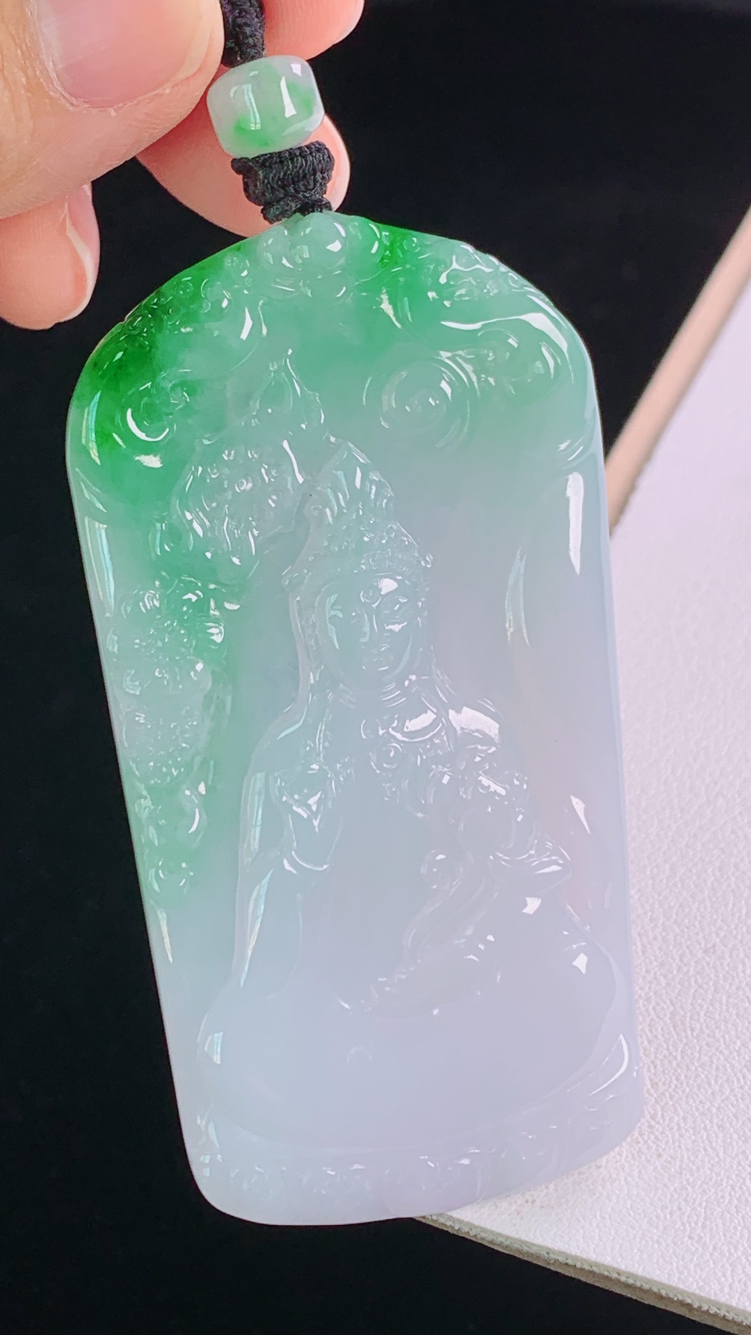 冰飘绿观音，翠色灵动，水润细腻，无裂